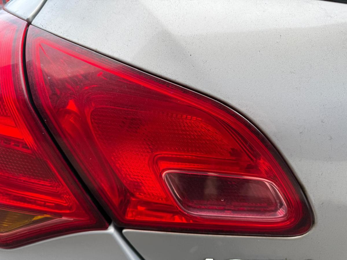 Opel Astra J original Rücklicht Rückleuchte innen links Fließheck Vorfacelift BJ09
